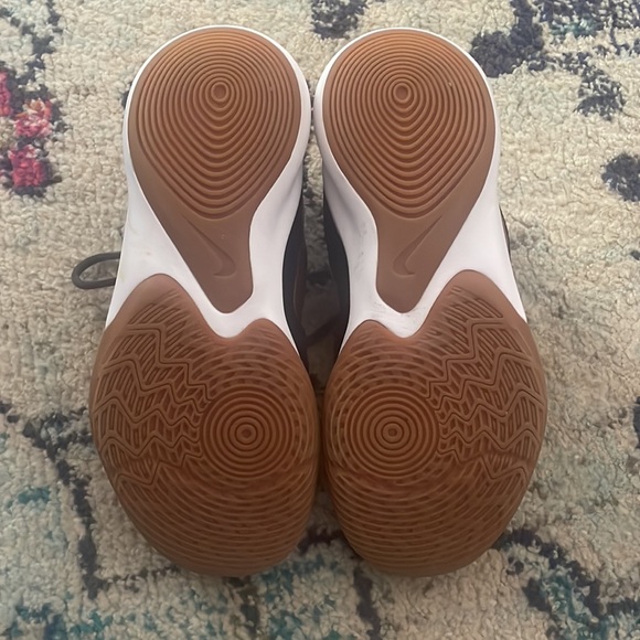 Nike Basketball Shoes - Picture 6 of 6